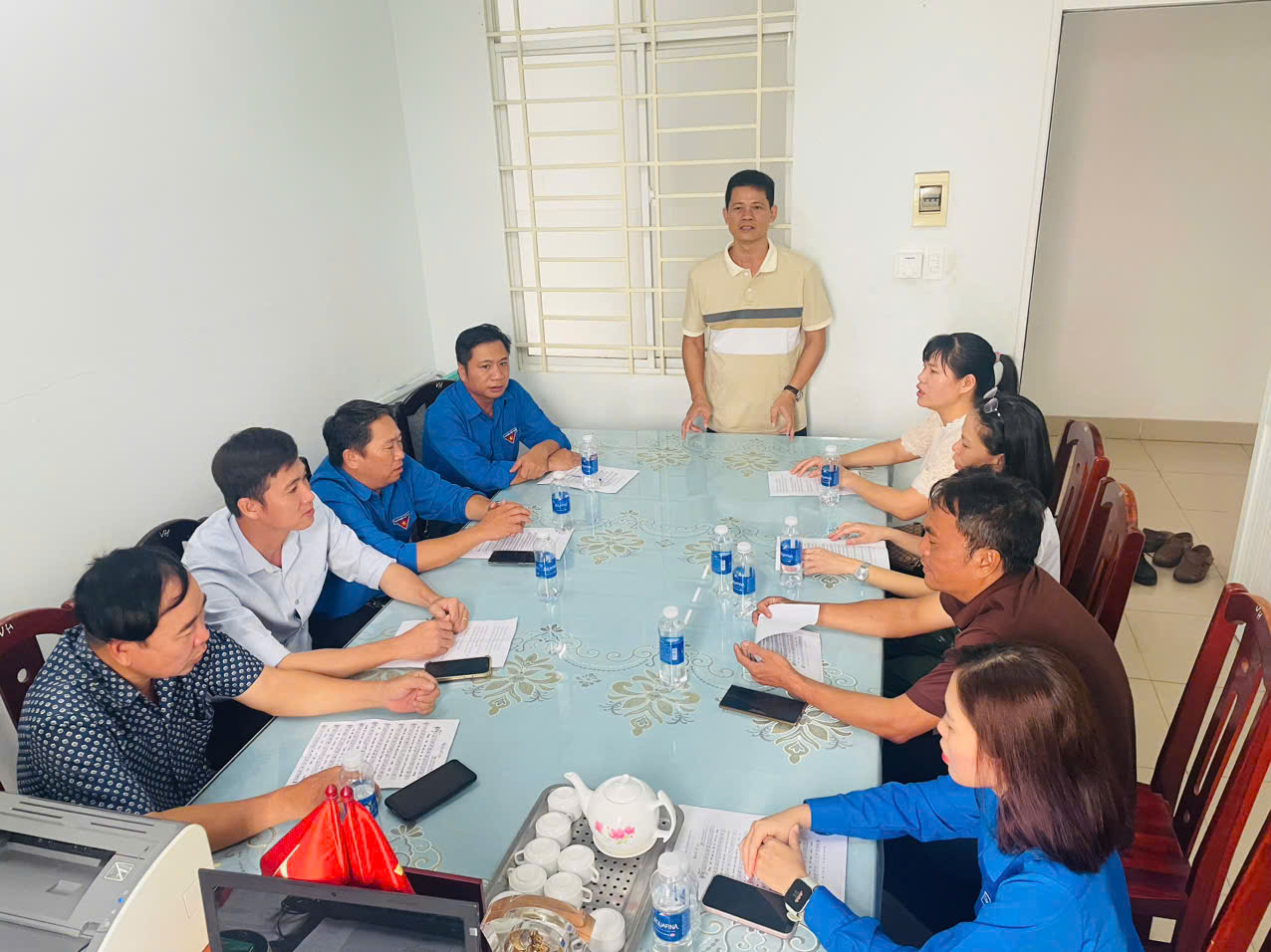 Cán bộ luyện hát chuẩn bị đại hội