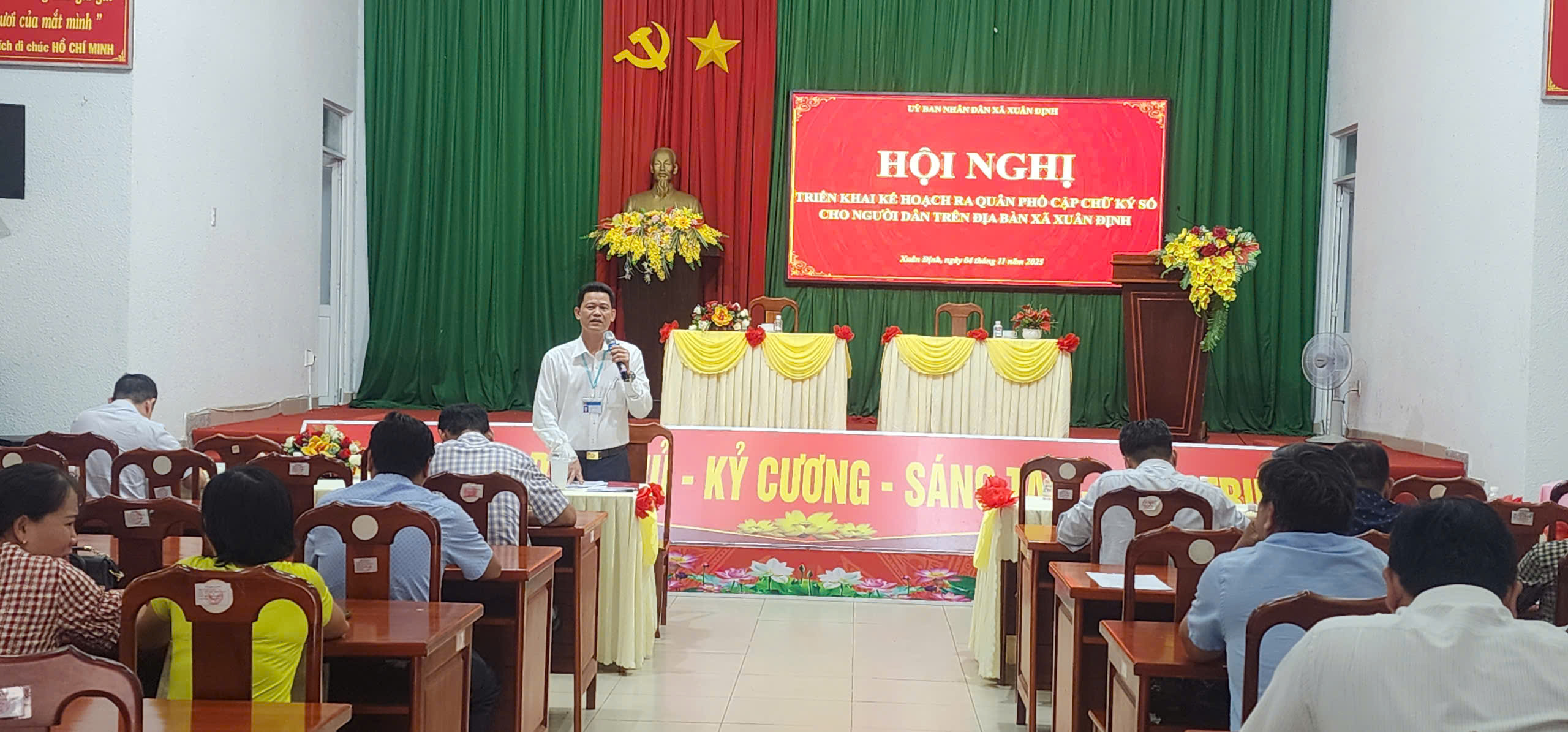 Phòng Văn hóa – Xã hội tổ chức hội nghị triển khai kế hoạch ra quân phổ cập chữ ký số cho người dân xã Xuân Định