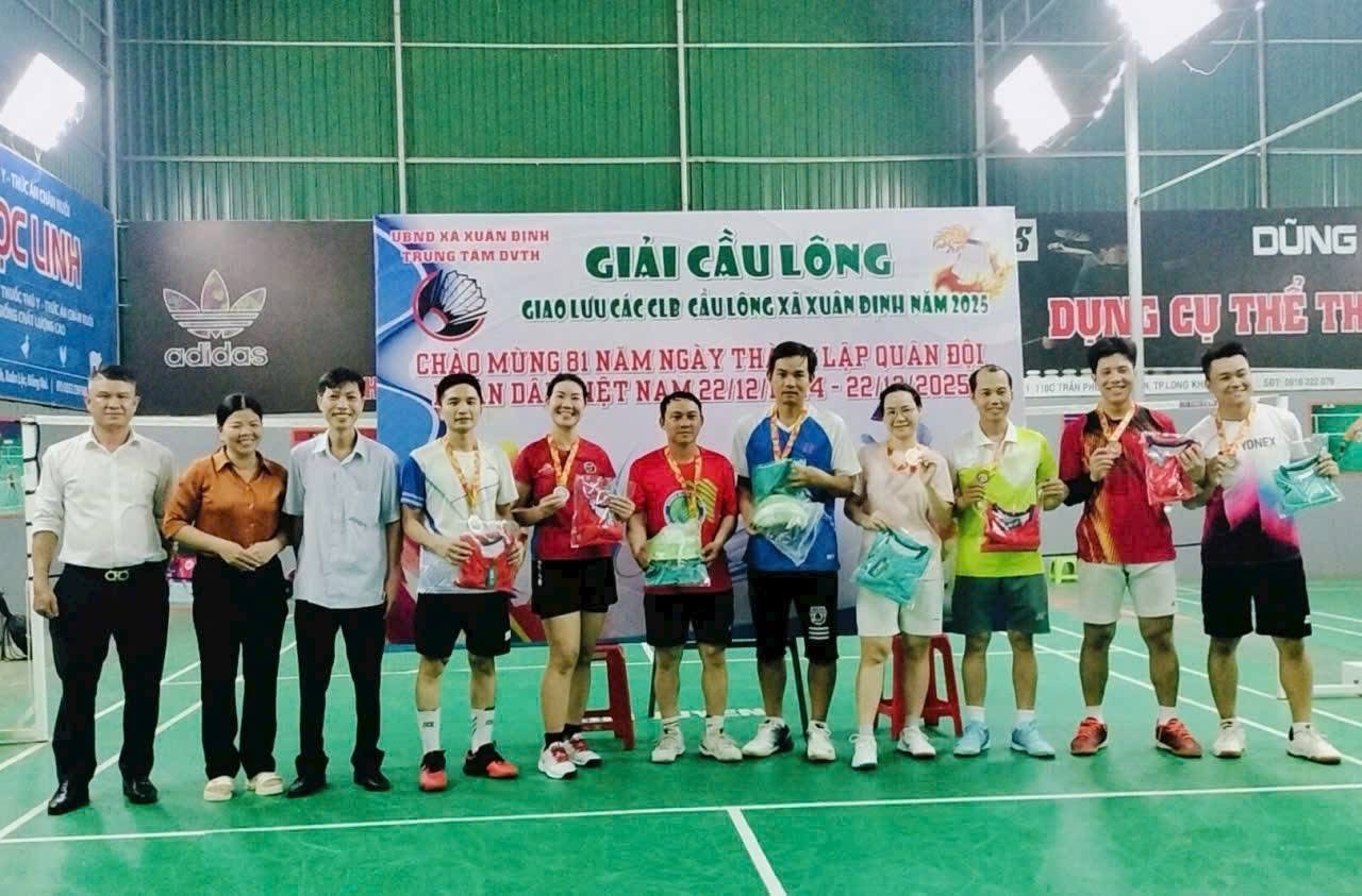 Xã Xuân Định tổ chức Giải cầu lông giao lưu chào mừng kỷ niệm 81 năm Ngày thành lập Quân đội nhân dân Việt Nam