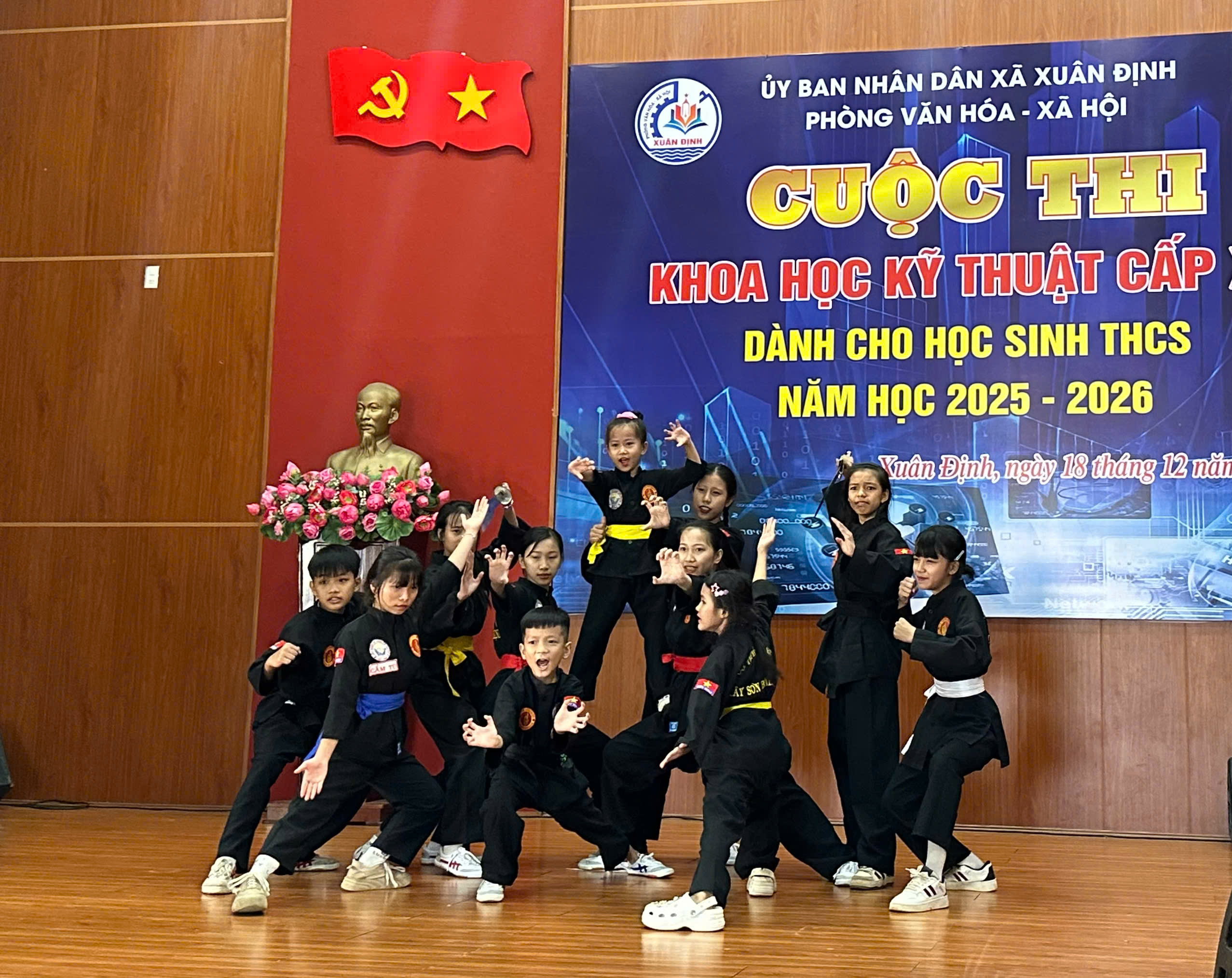 Tiết mục văn nghệ tại Lễ khai mạc Hội thi Khoa học Kỹ thuật dành cho học sinh THCS năm học 2025–2026