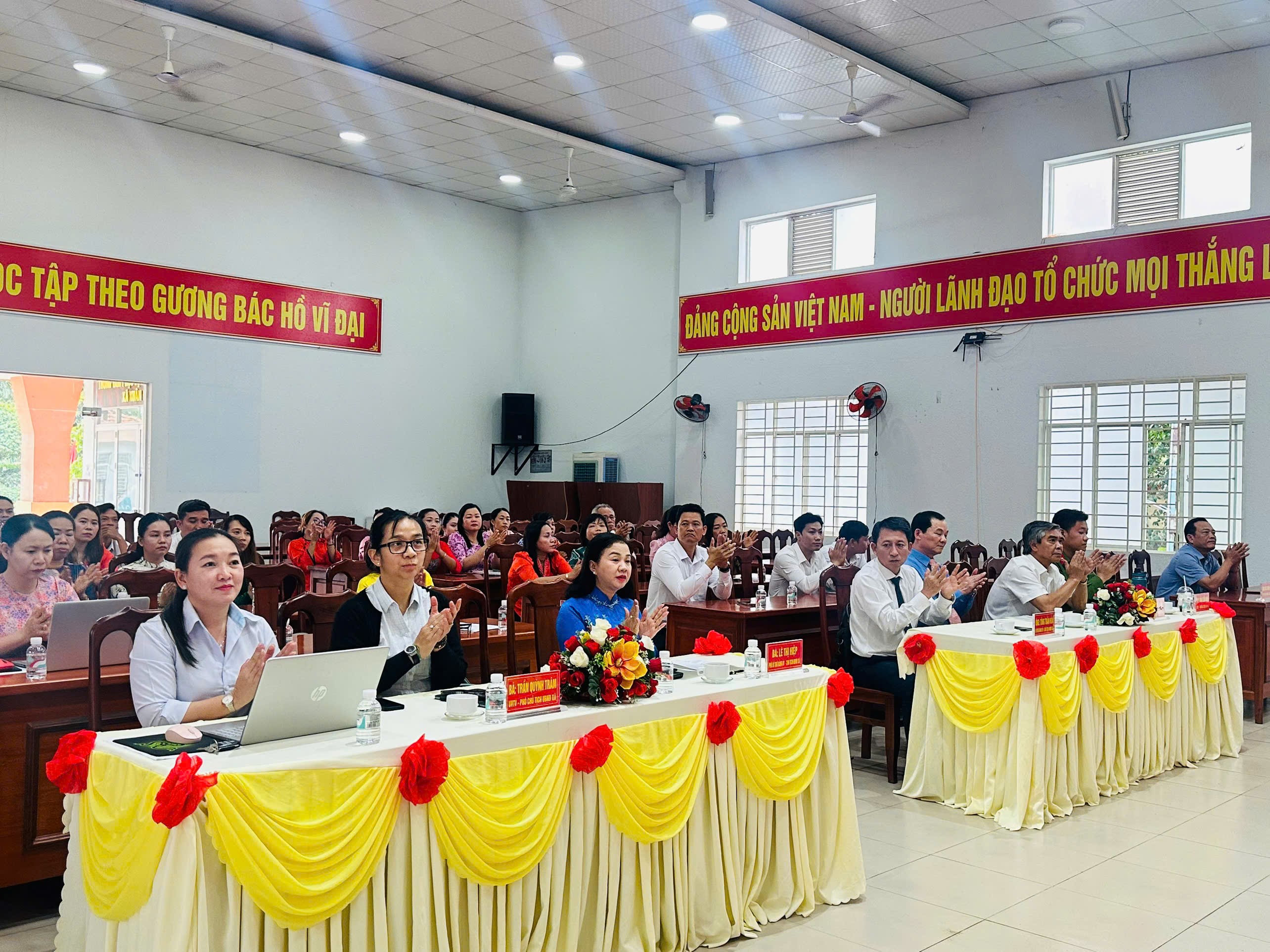 Công bố Quyết định thành lập Trạm Y tế xã Xuân Định