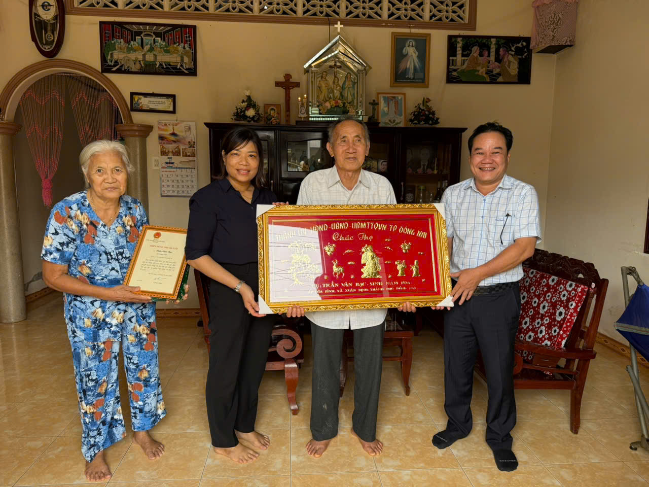 XUÂN ĐỊNH THĂM, TẶNG QUÀ, CHÚC THỌ, MỪNG THỌ NGƯỜI CAO TUỔI THỌ 90, 100 TUỔI NĂM 2026