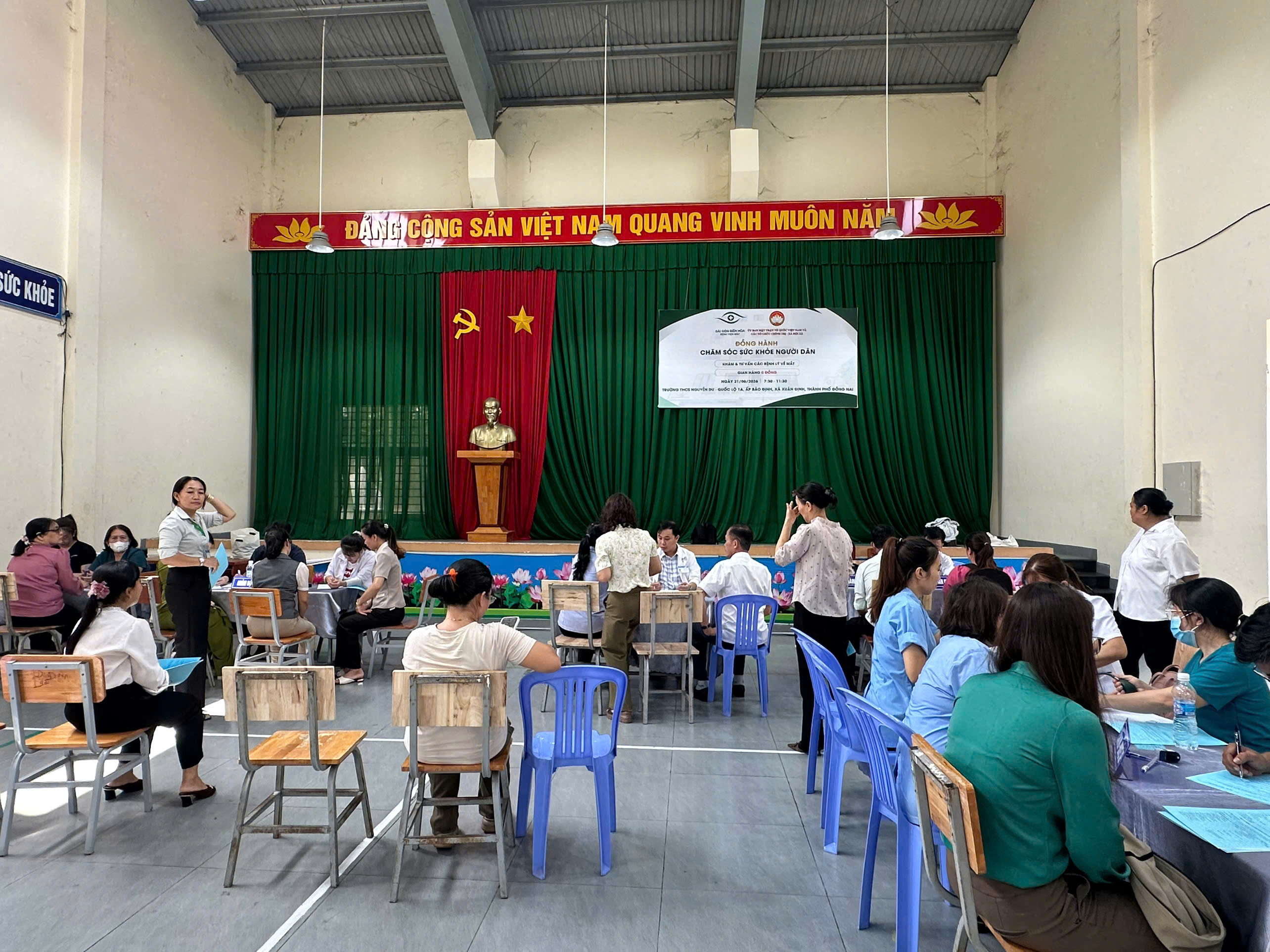 Toàn cảnh buổi khám bệnh