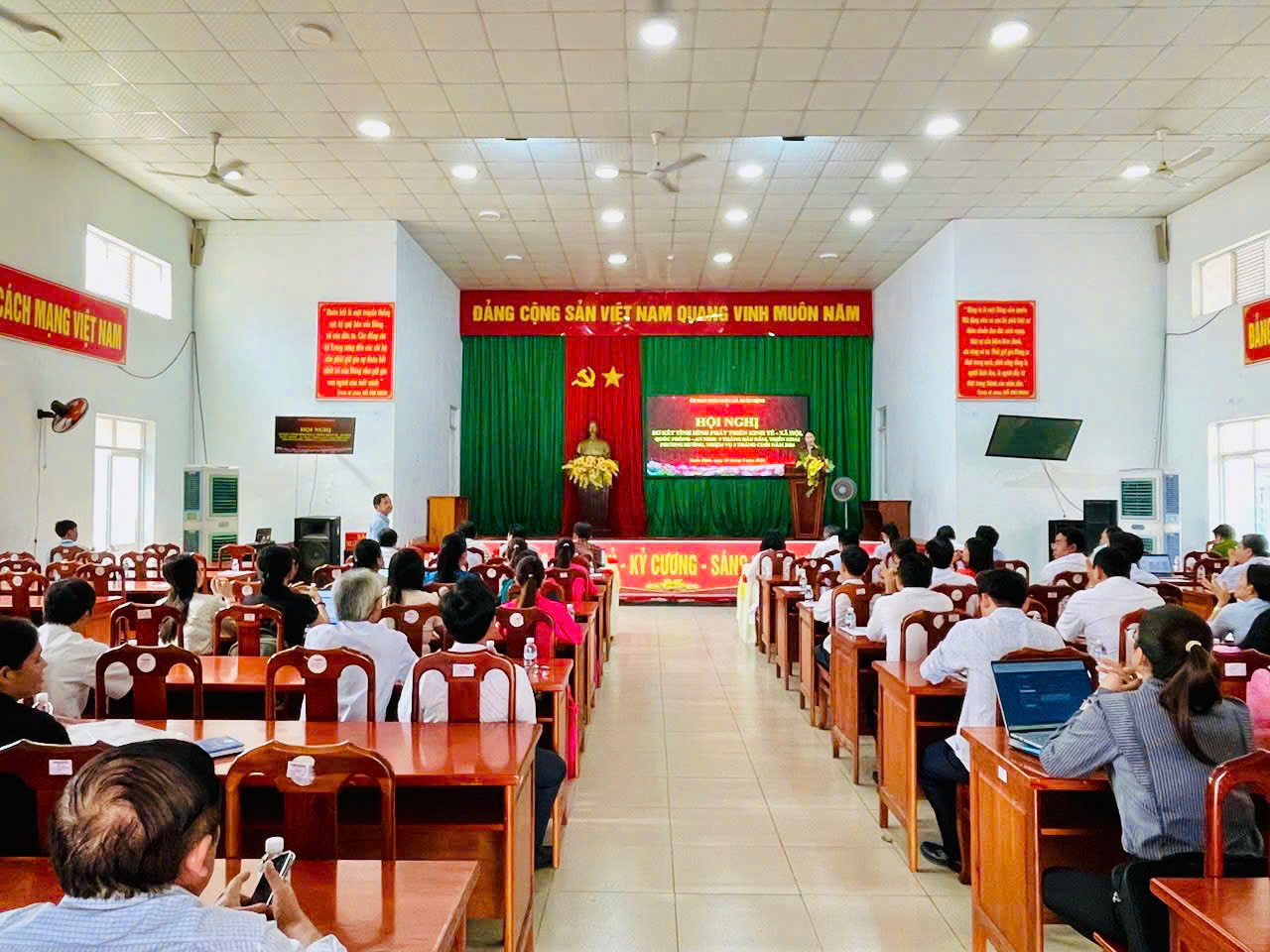 Toàn cảnh hội nghị