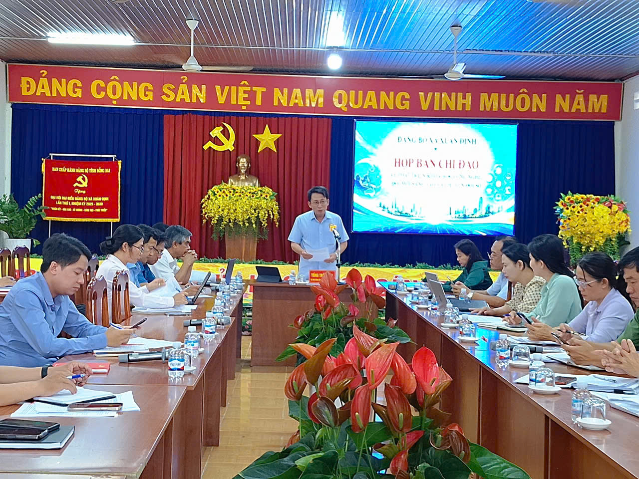 Toàn cảnh buổi họp