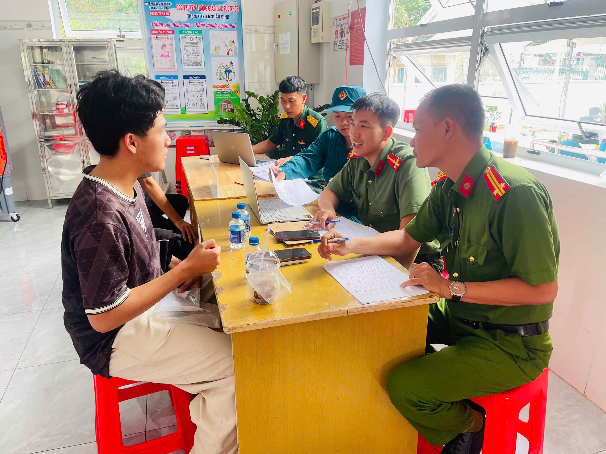 Cán bộ Công an xã tuyên truyền, phổ biến các quy định của pháp luật về nghĩa vụ tham gia CAND, chế độ chính sách đối với hạ sĩ quan, chiến sĩ nghĩa vụ và thân nhân